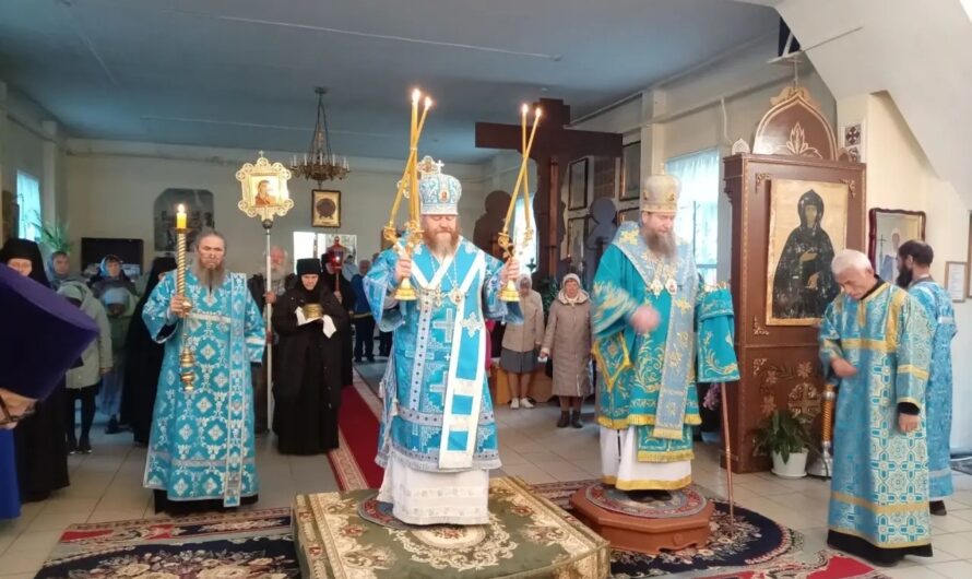 Архиерейское богослужение с Чином Погребения Пресвятой Богородицы