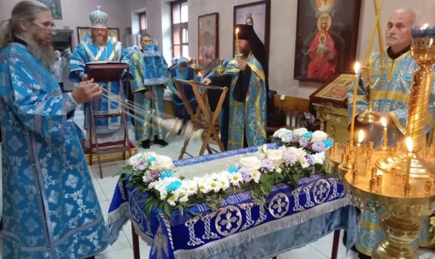 Архиерейское богослужение в Никольском кафедральном соборе Кудымкара