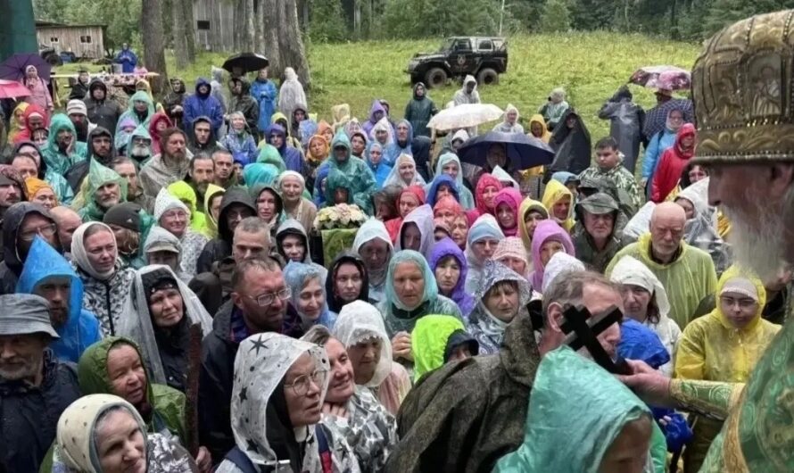 Паломники Кудымкарской епархии приняли участие в торжественном празднике на Белой горе в день памяти Серафима Саровского