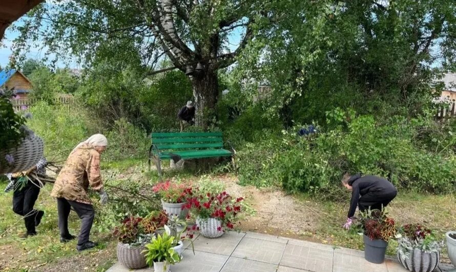 Уборка на территории храма – благое дело во славу Божию и на пользу ближним