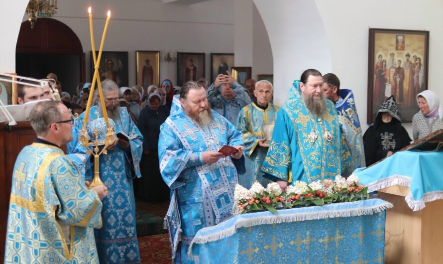 Архиерейское богослужение в праздник Успения Пресвятой Богородицы в Обвинске