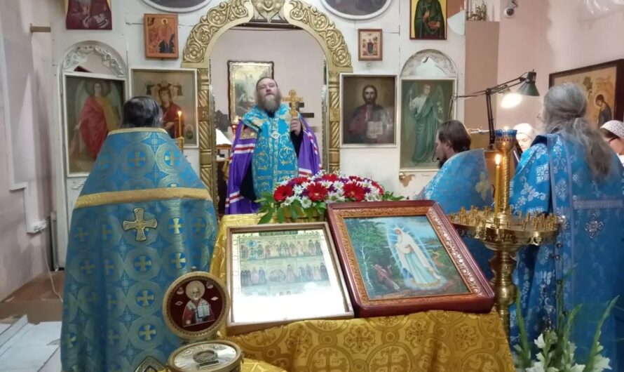 Молебное пение с акафистом Пресвятой Владычице нашей Богородице и Приснодеве Марии