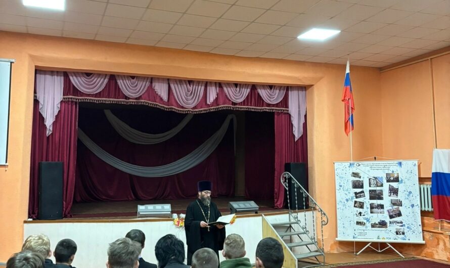 Священнослужитель Кудымкарской епархии поздравил «Строгановский колледж» г. Очер с началом учебного года