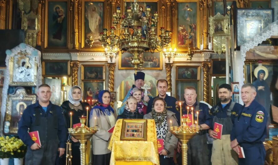 Молебен с участием сотрудников МЧС в п. Ильинский