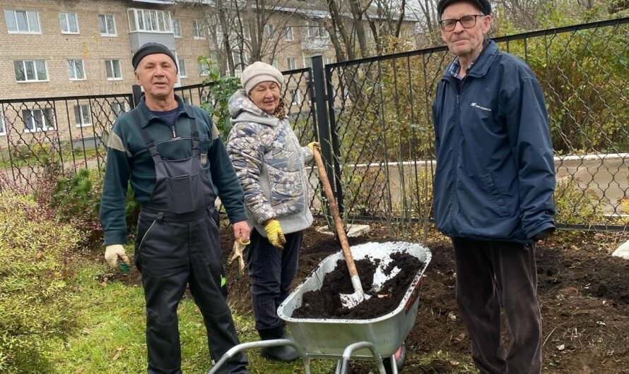 В храме п. Уральский провели субботник