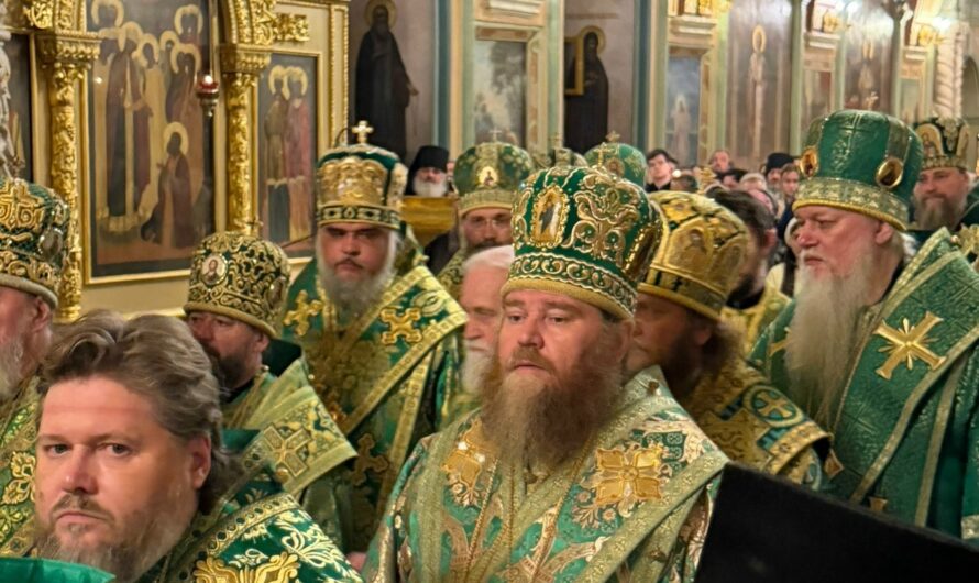 Управляющий Кудымкарской епархией принял участие в соборном служении Божественной литургии в Свято-Троицкой Сергиевой Лавре